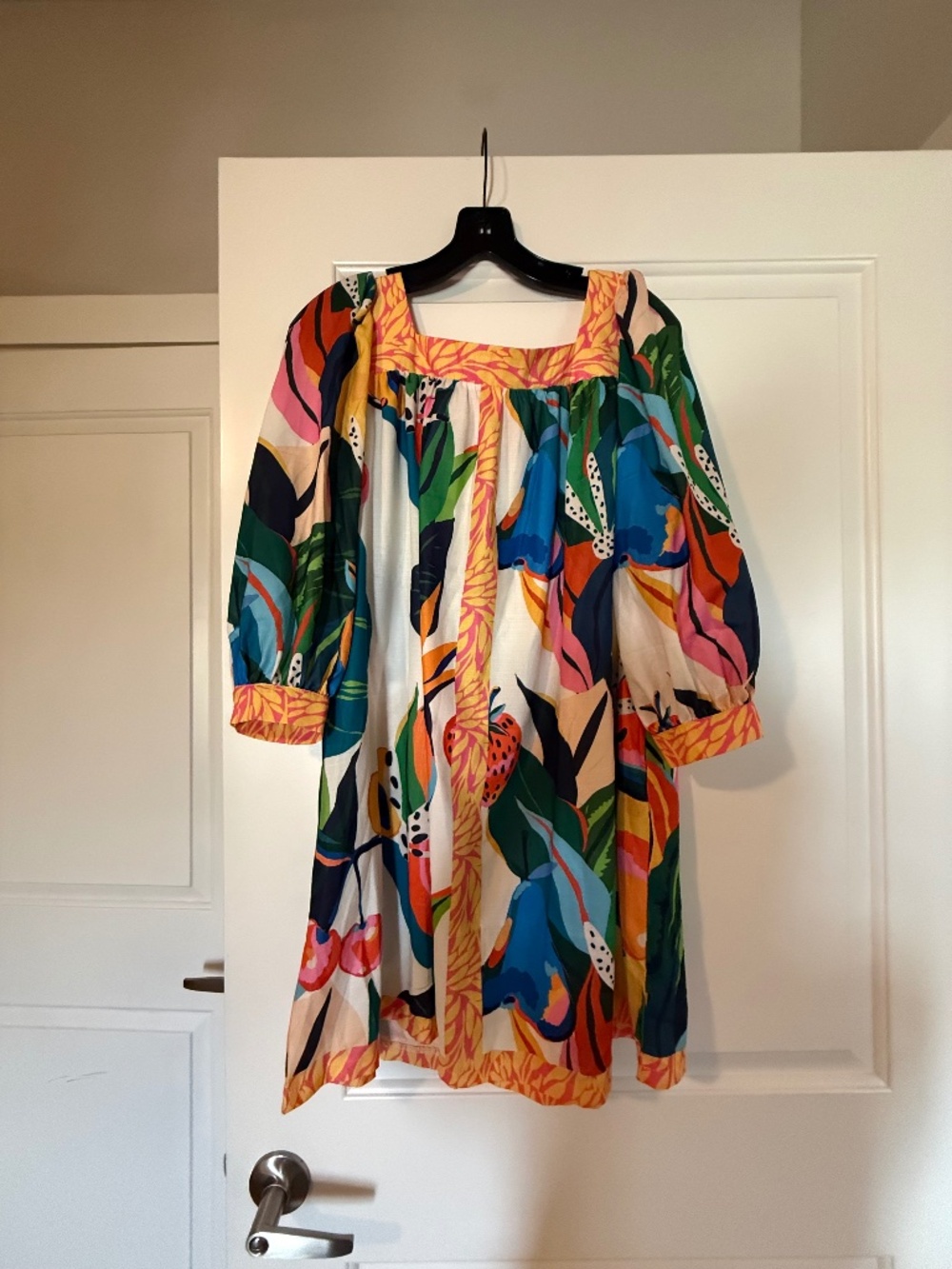Vibrant Tropical Botanical Puff-Sleeve Dress — With Pockets